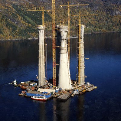 پایه‌های سکوی بتنی استخراج نفت در دریای شمال، نروژ