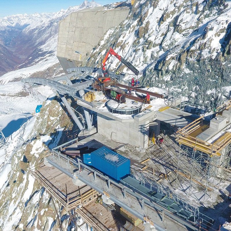 ایستگاه تله کابین Klein Matterhorn سوئیس - بتن ریزی در هوای سرد