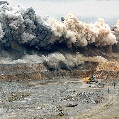 انفجار در استخراج سنگ آهک