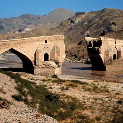 پل دختر در میانه